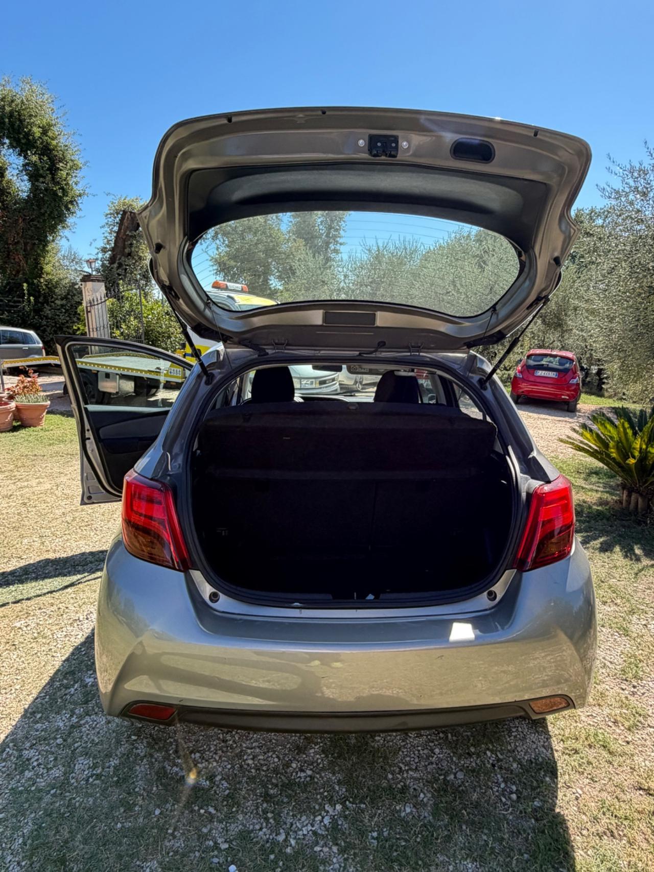 Toyota Yaris 1.5 Hybrid 5 porte by Glamour