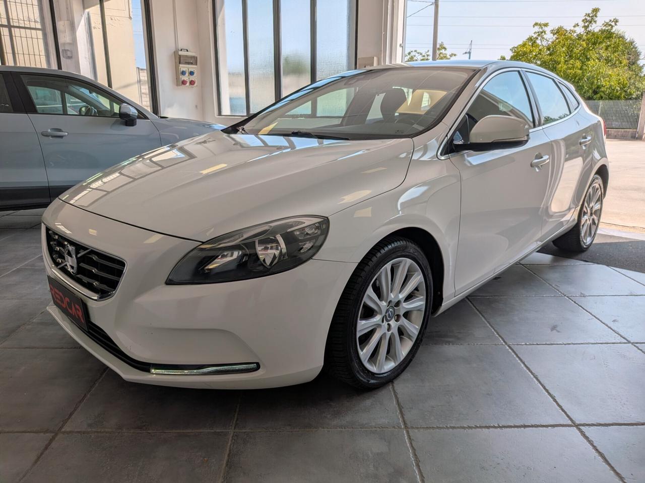 VOLVO V40 1.6 D2