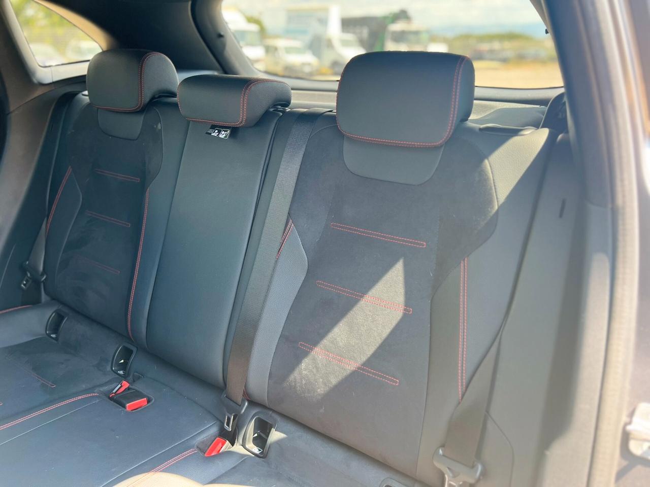 Mercedes-benz GLA 200 d 150cv AMG Premium UNICO PROPRIETARIO IVA ESPOSTA