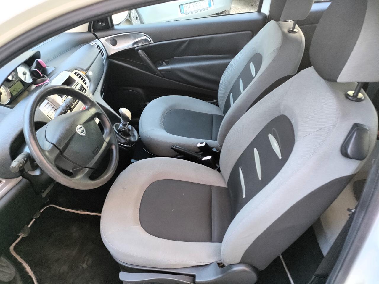 Lancia Ypsilon 1.2 8v Platino