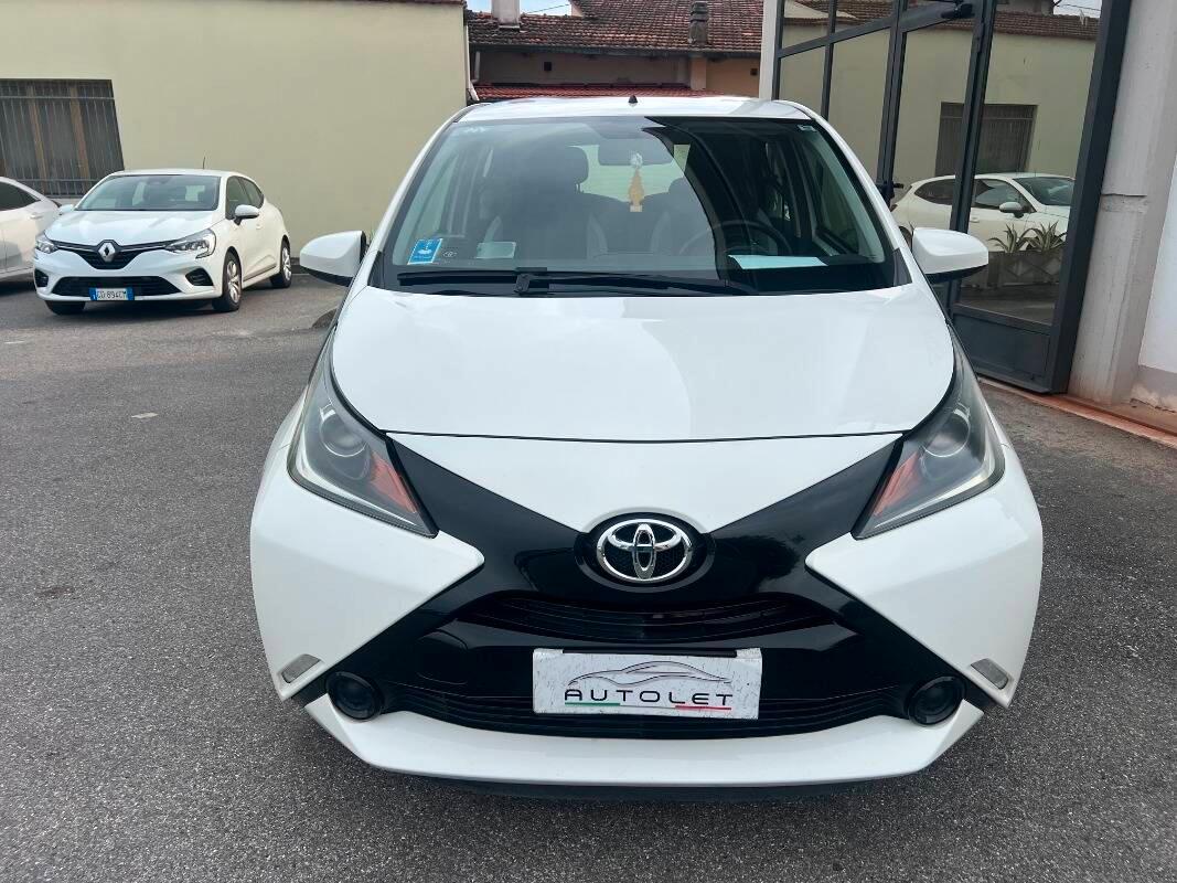 Toyota Aygo 1.0 x-clusiv 5p