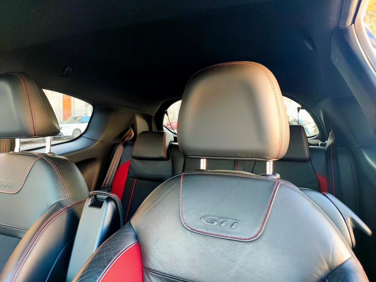 Peugeot 208 1.6 THP 200 CV 3 porte GTi