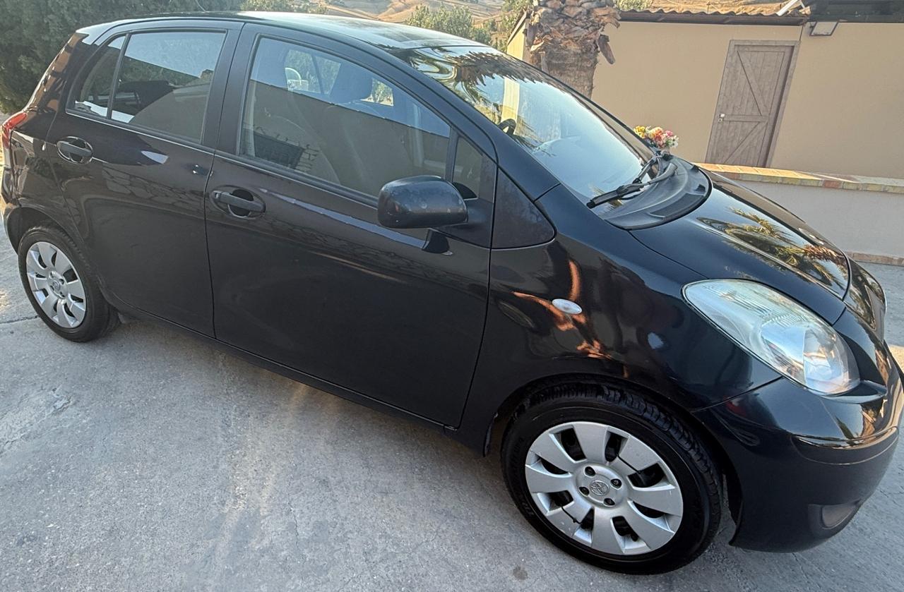 Toyota Yaris 1.0 5 porte