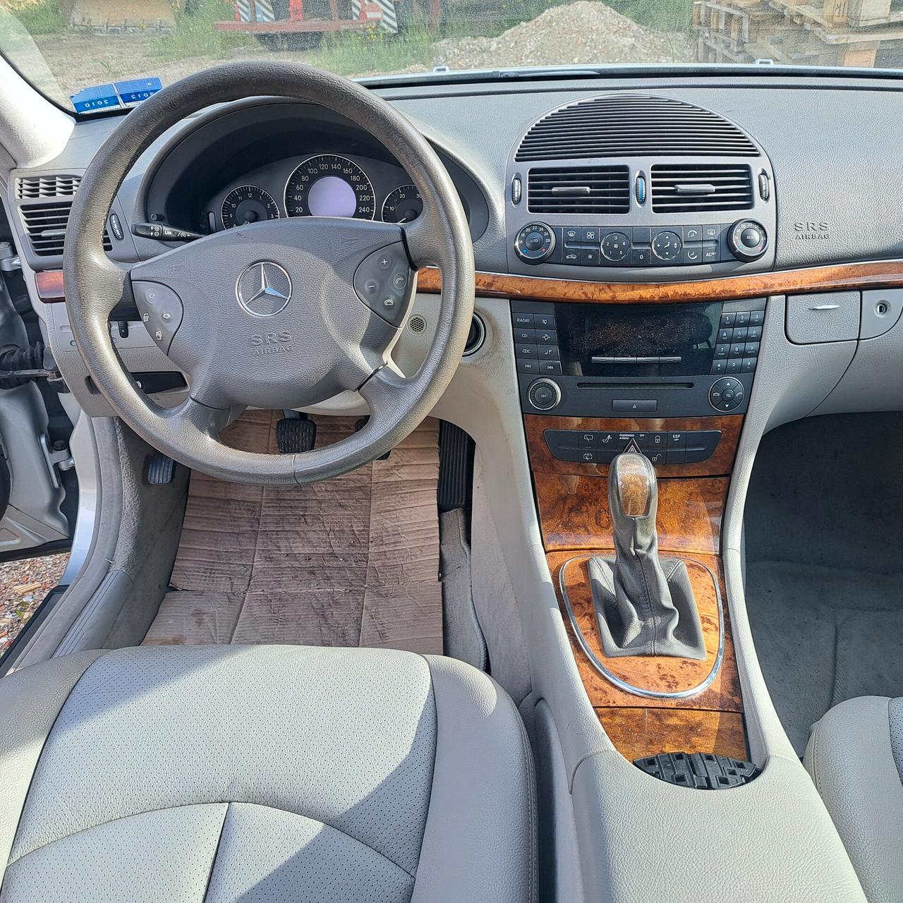 Mercedes-benz E 270 Mercedes Classe 270Cdi cambio manuale 6marce Autocarro 5posti motore da sostituire/ o per ricambi