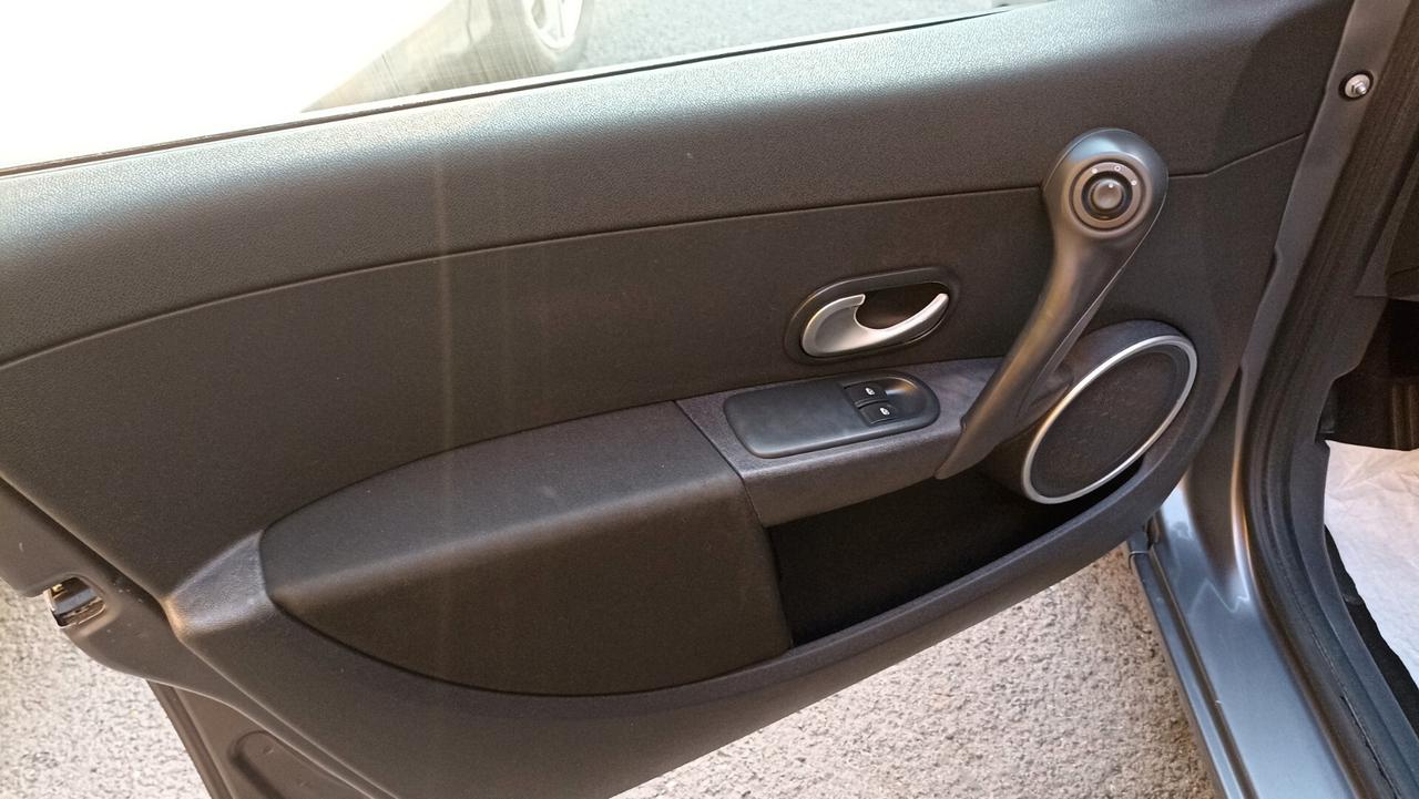 Renault Clio 1.2 16V 5 porte Dynamique