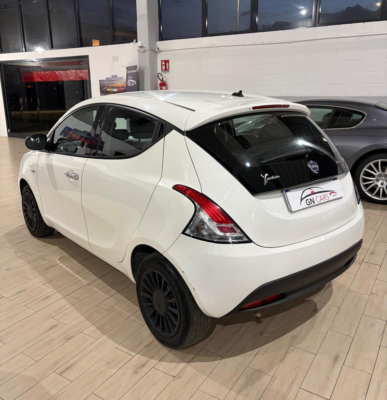 Lancia Ypsilon 1.0 Firefly hybrid