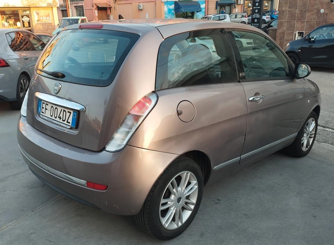 Lancia Ypsilon 1.2 69 CV Argento