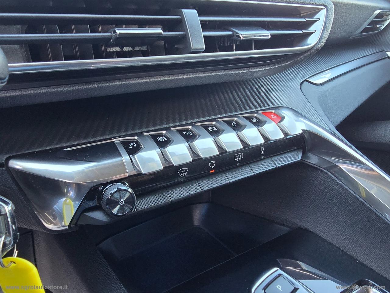 PEUGEOT 3008 BlueHDi 130 S&S EAT8 Business