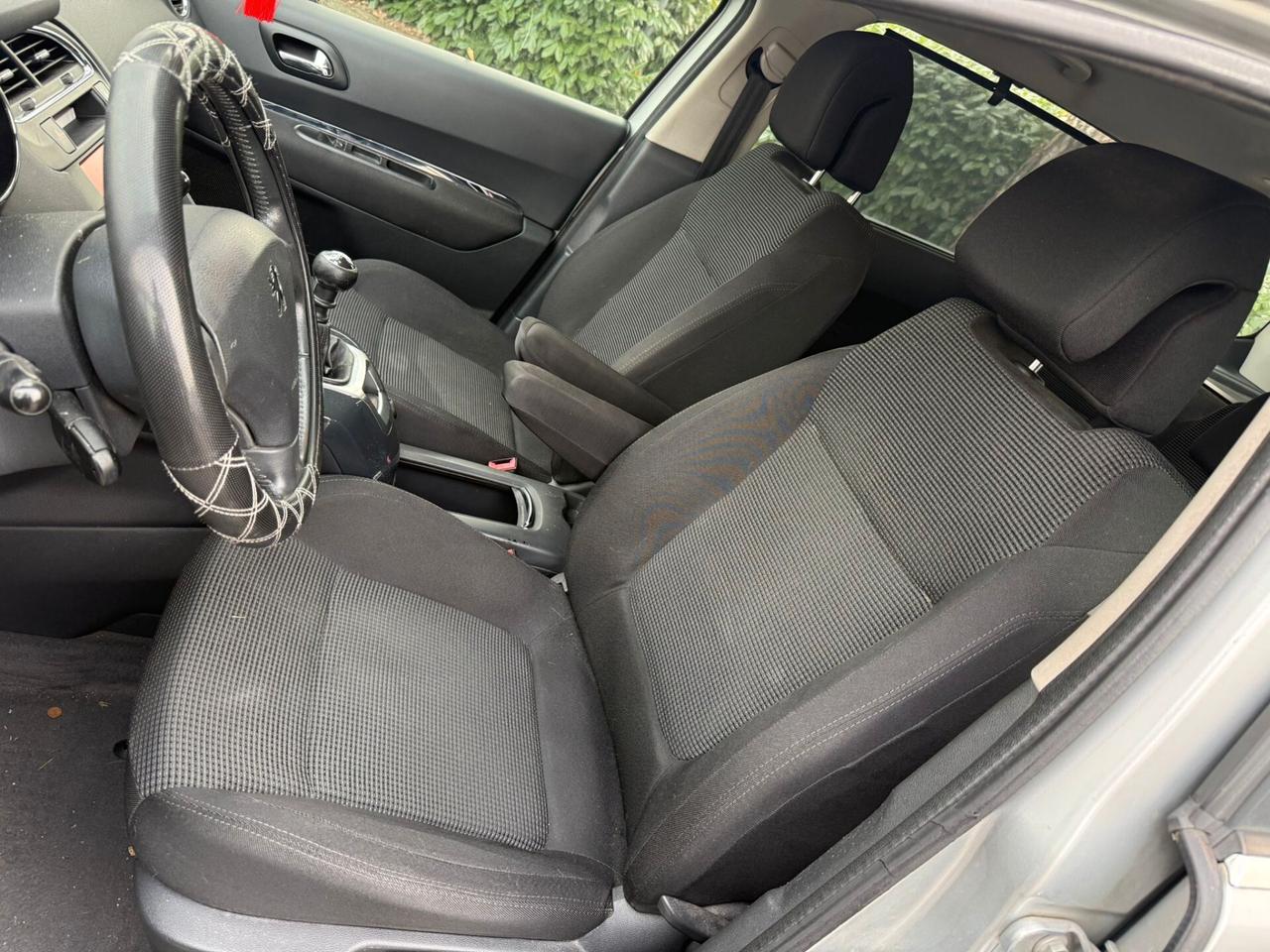 Peugeot 5008 1.6 HDi 112CV Féline