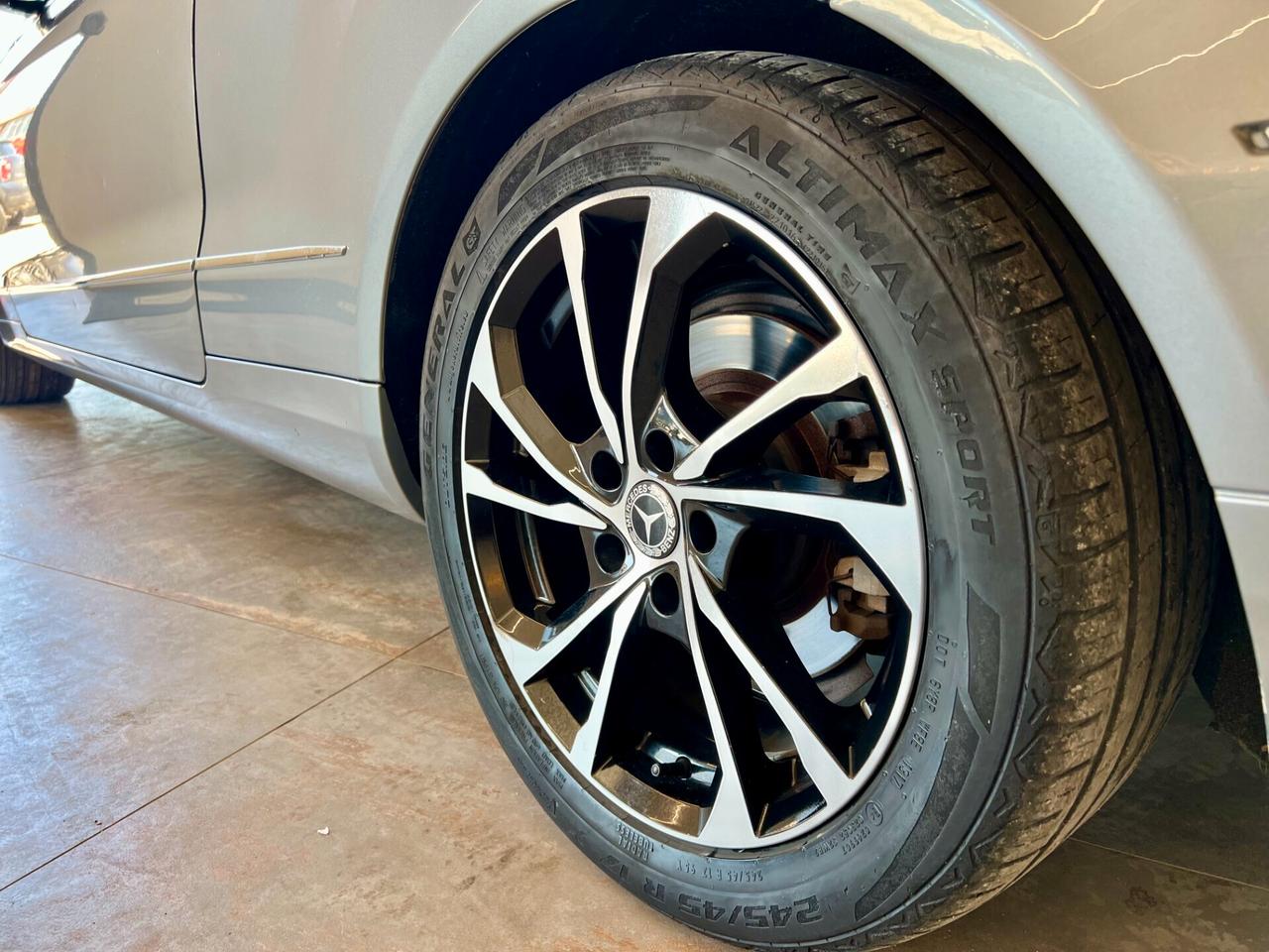 Mercedes-benz E 220 CDI Coupé BlueEFFICIENCY Executive