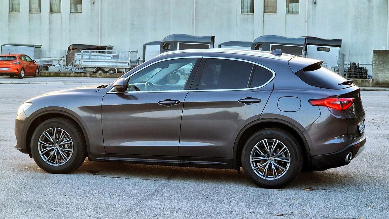 Alfa Romeo Stelvio 2.2 Turbodiesel 160 CV AT8 RWD Sport-Tech