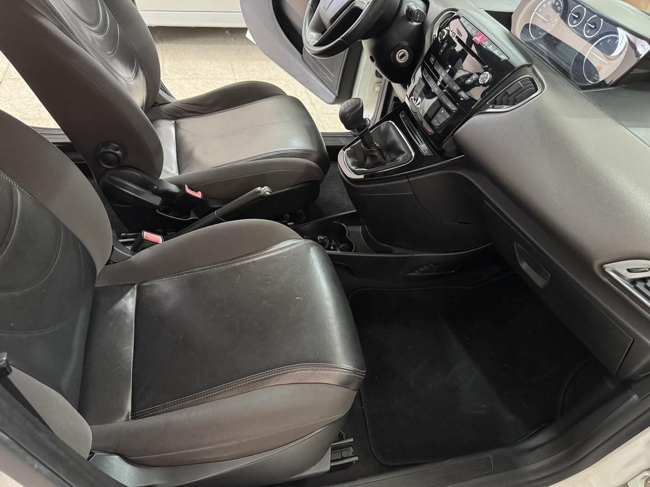 LANCIA YPSILON 900 T.Air