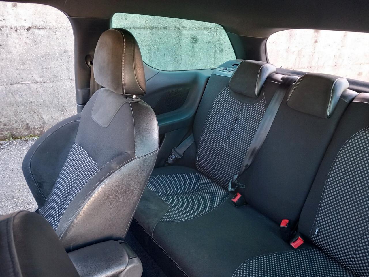 DS3 3 1.6 THP 155 Just Black