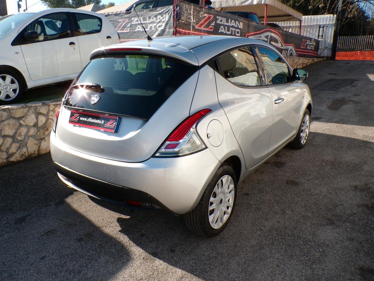 Lancia Ypsilon 1.2 69 CV 5 porte S&S Platinum