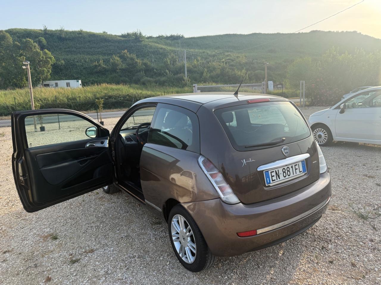 Lancia Ypsilon 1.3 MJT 75 CV 2.999€ PERMUTE