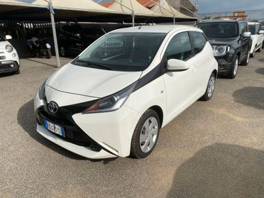 Toyota Aygo 1.0 VVT-i 69 CV 5 porte x-business MMT