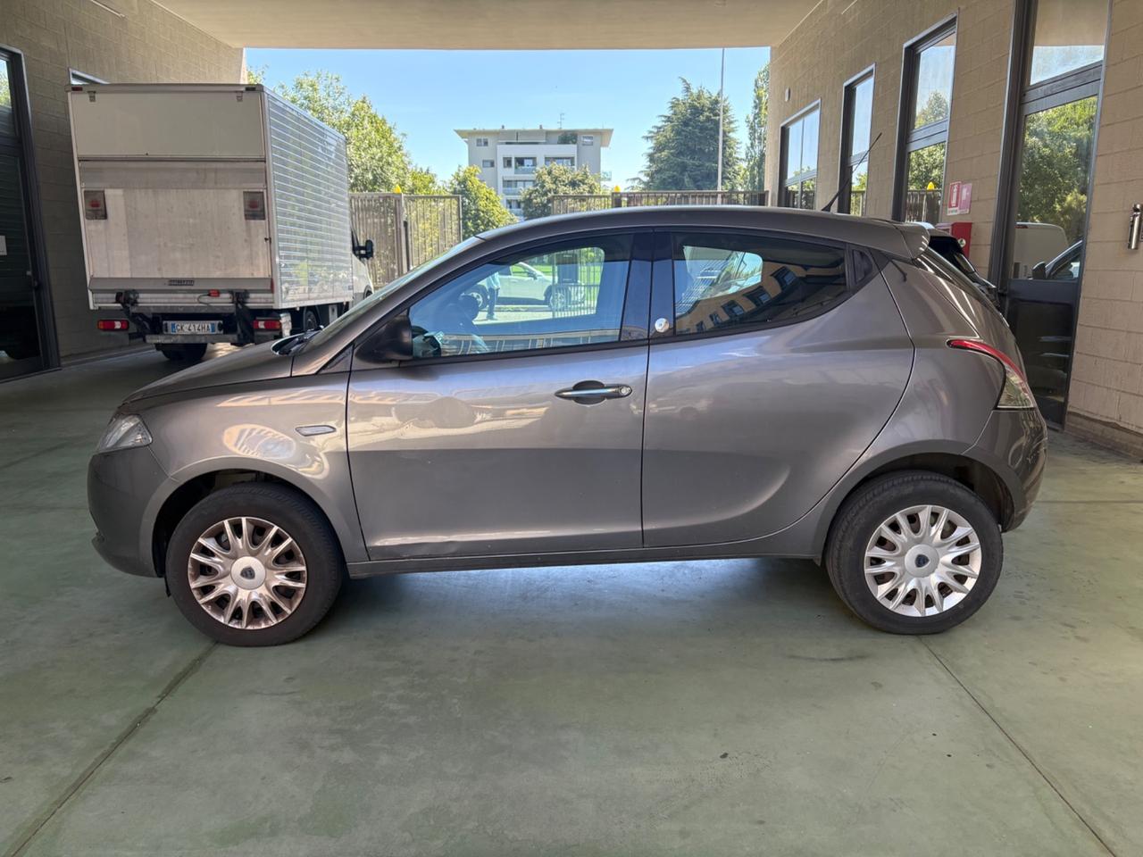 Lancia Ypsilon 0.9 TwinAir 85 CV 5 porte Metano Ecochic Gold
