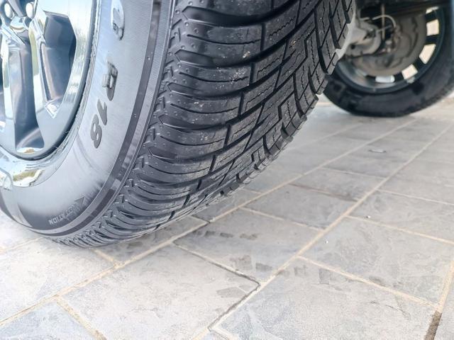 TOYOTA Hilux 2.8 D A/T 4WD 4 porte Double Cab Invincible