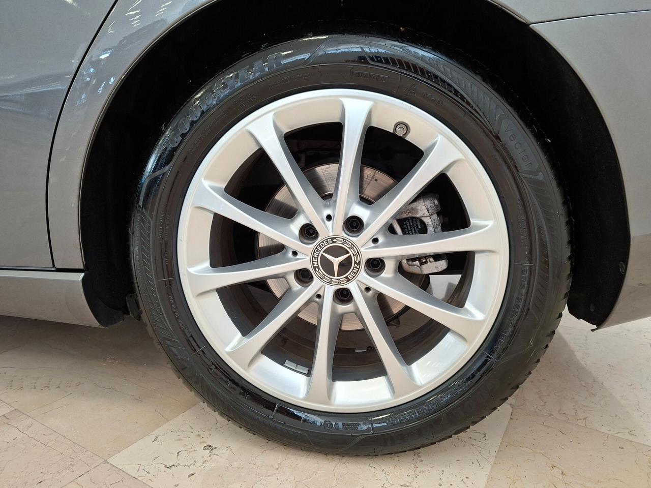 Mercedes-benz A 180 d Automatic Business SEDAN