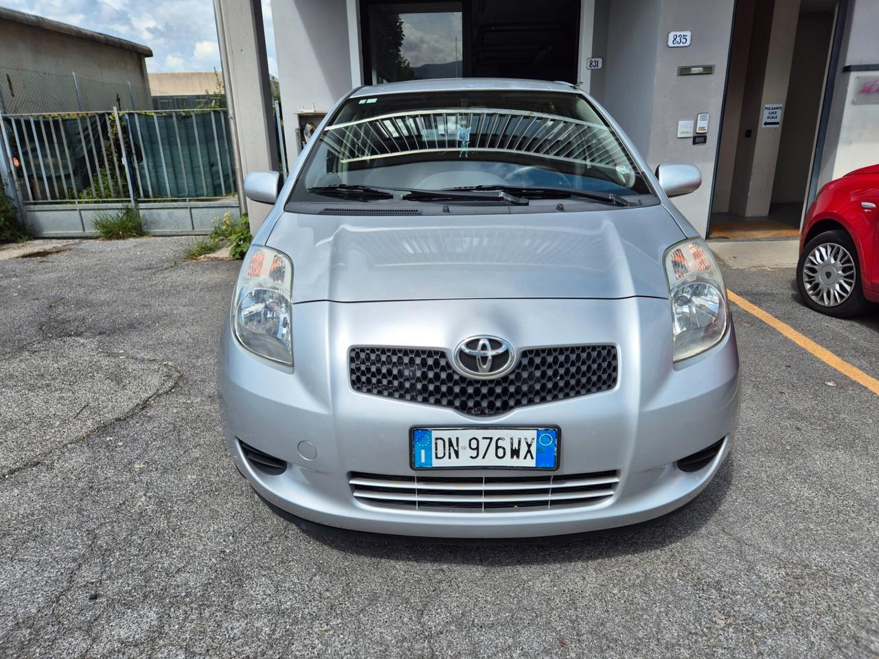 Toyota Yaris 1.0 5 porte Sol POCHISSIMI KM