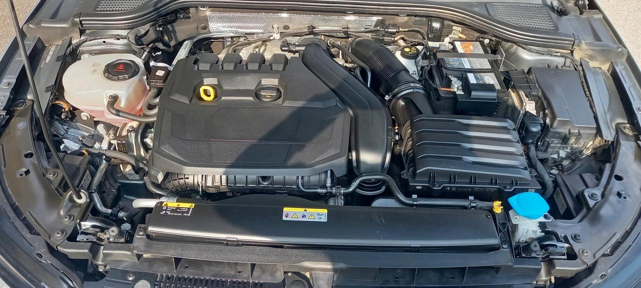 Volkswagen Golf 8 cc. 1.5 E TSI 150 CV. EVO ACT DSG 5 Porte 5 Posti Cambio Automatico 7 Marce.
