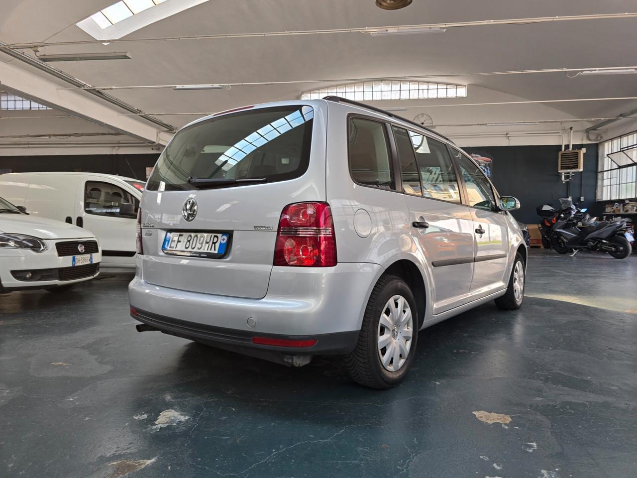 VOLKSWAGEN TOURAN 2.0 ECOFUEL HIGHLINE 7P