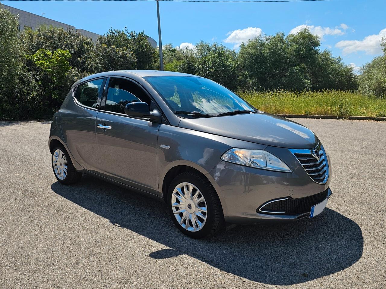 Lancia Ypsilon 1.2 69 CV 5 porte Platinum
