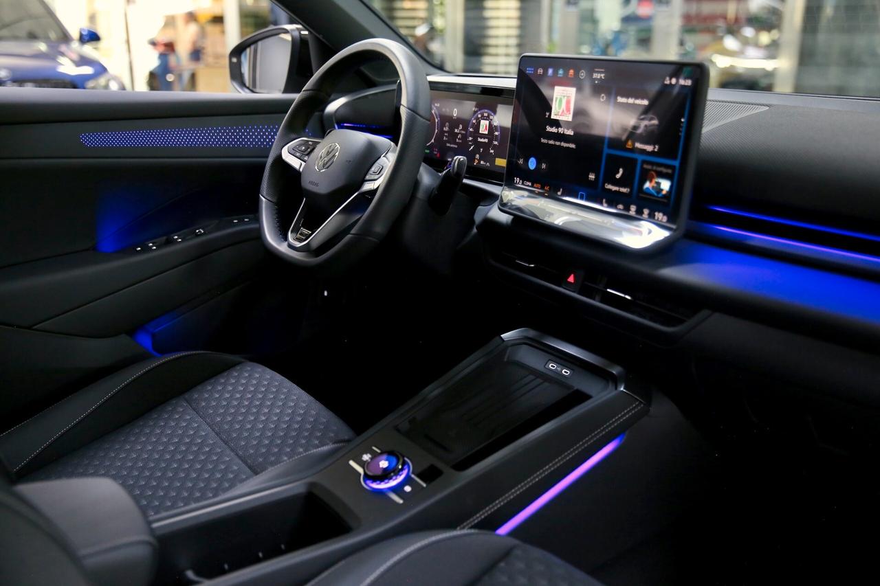Volkswagen T-Roc R-Line 1.5 eTSI ACT 150 cv DSG_NUOVA_KM0