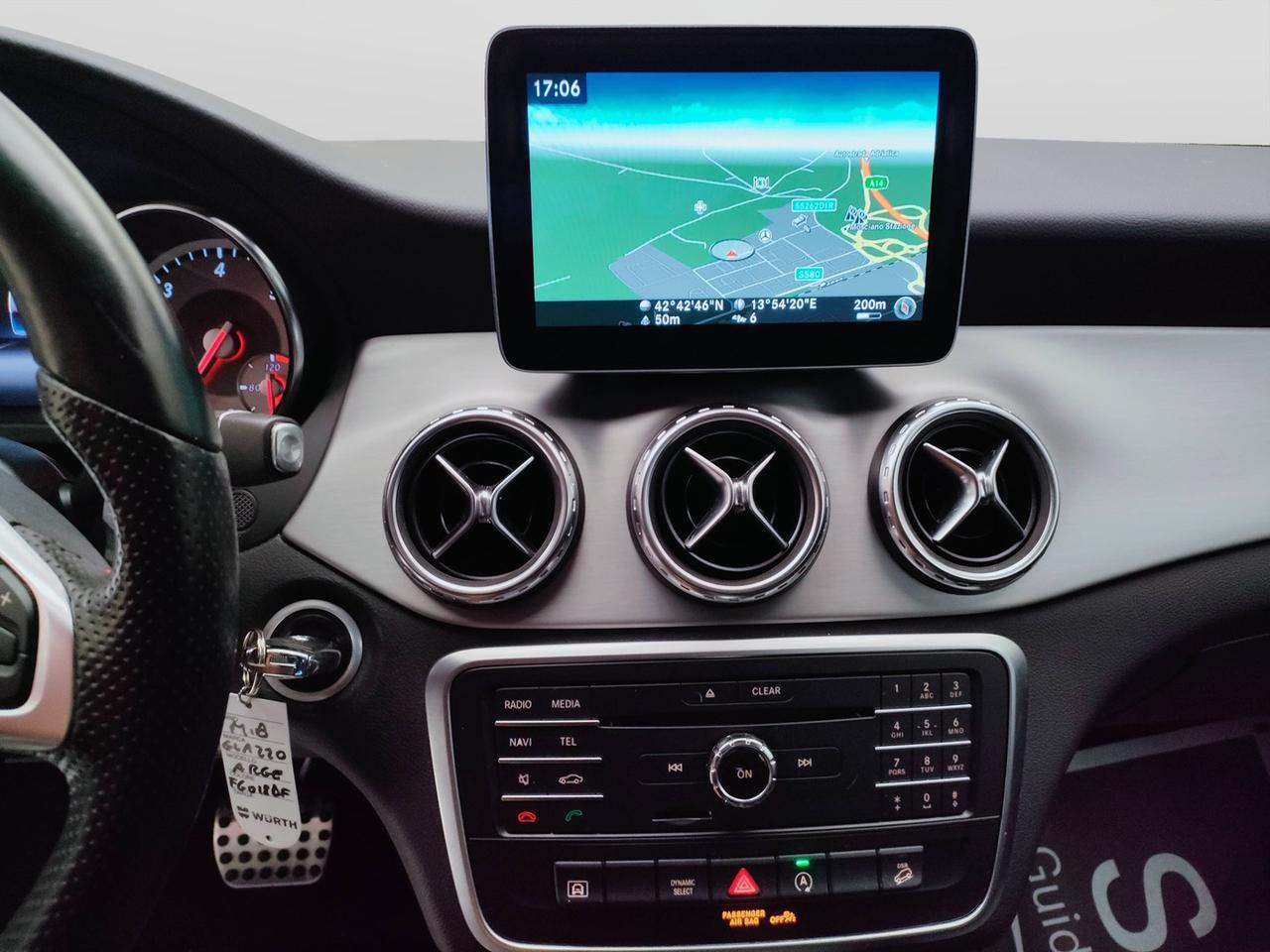 Mercedes-Benz GLA-X156 2014 - GLA 220 d Premium 4matic 177cv auto