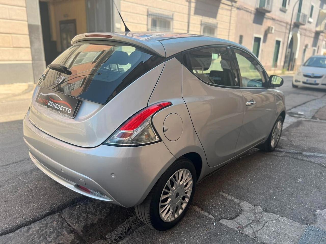 Lancia Ypsilon 1.2 69 CV 5 porte Gold 12/2016