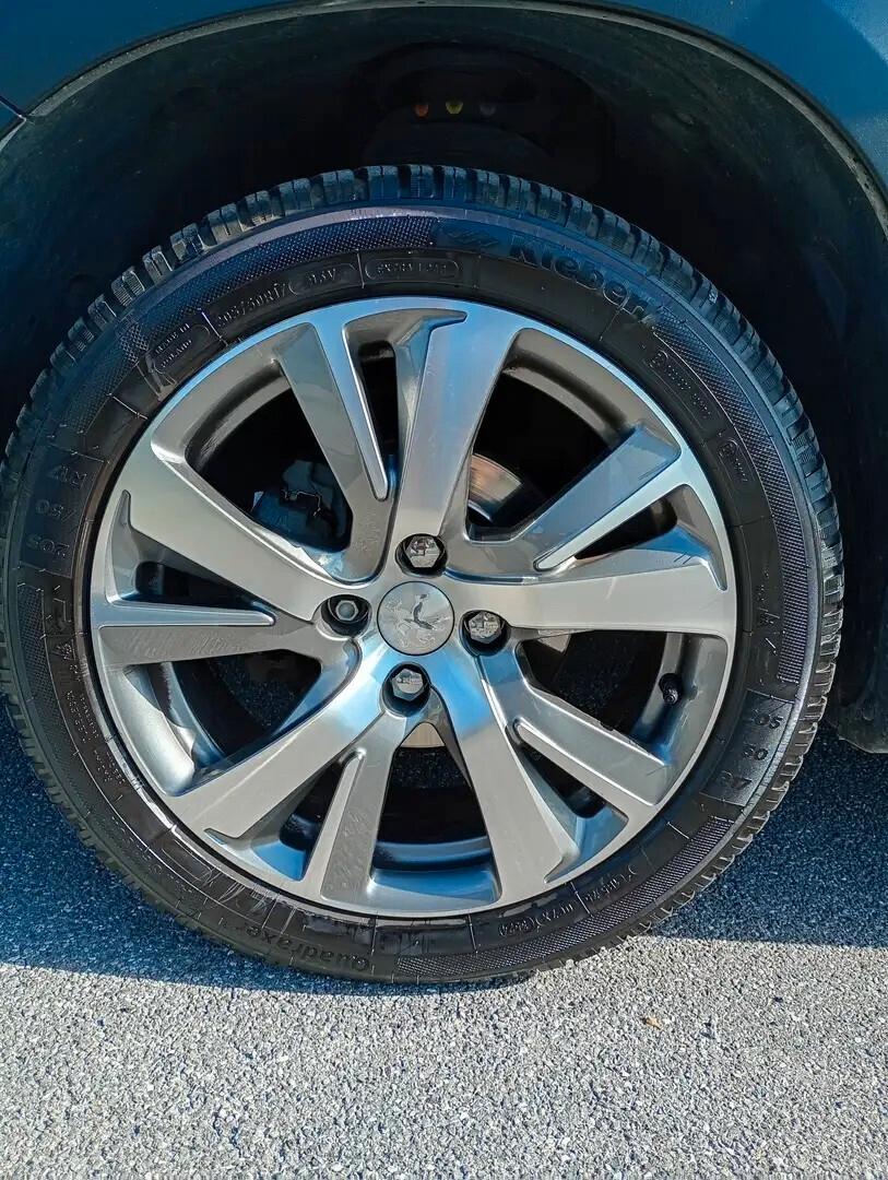 Peugeot 2008 BlueHDi 100 S&S Allure