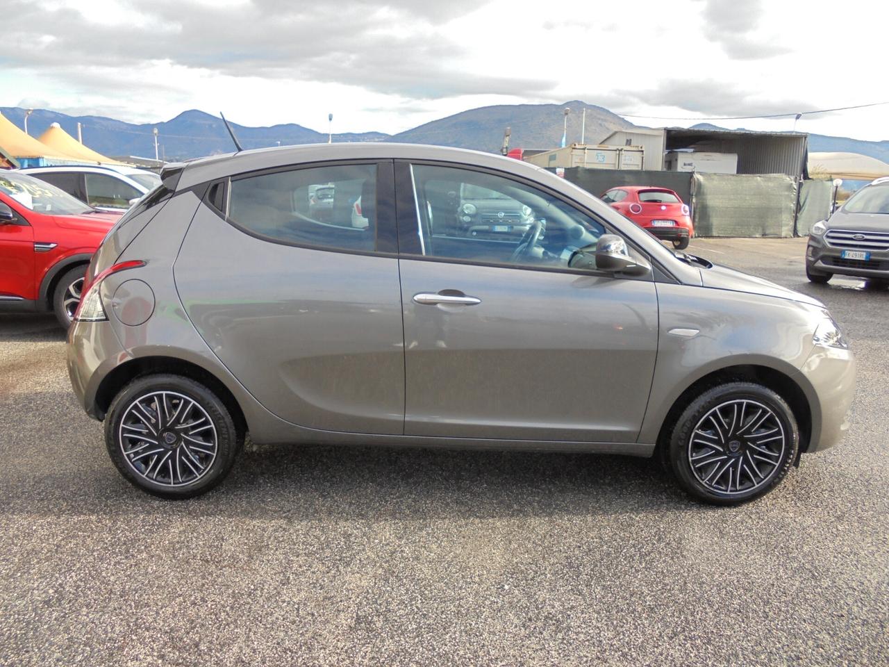 Lancia Ypsilon 1.0 FireFly 5 porte S&S Hybrid Ecochic Gold