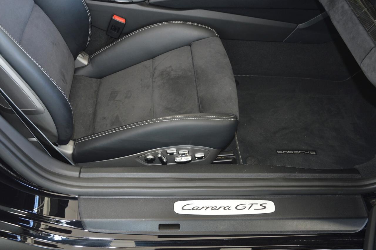 Porsche 911 3.8 Carrera GTS Cabriolet