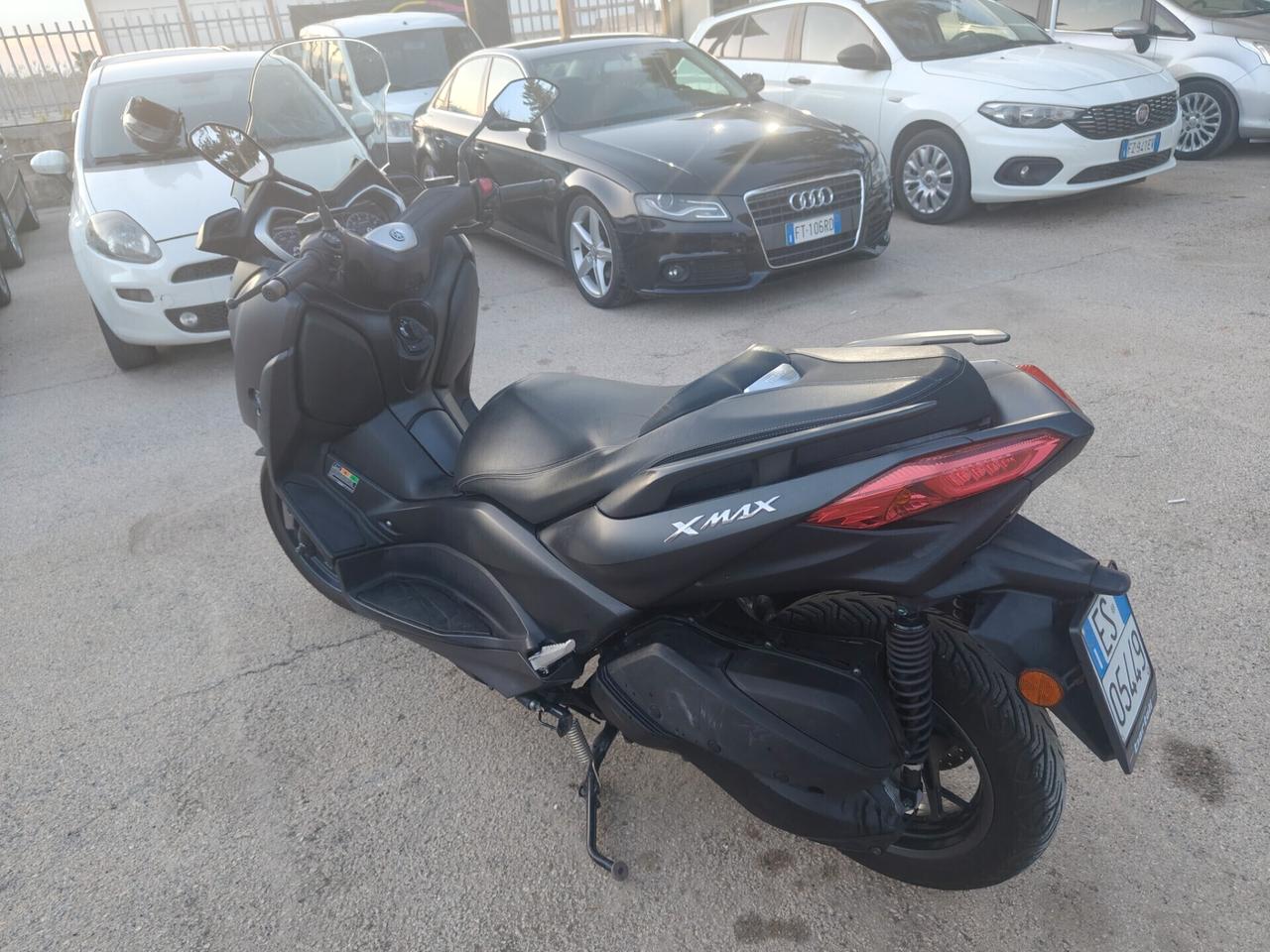 Yamaha X-Max 300 permuta auto/moto