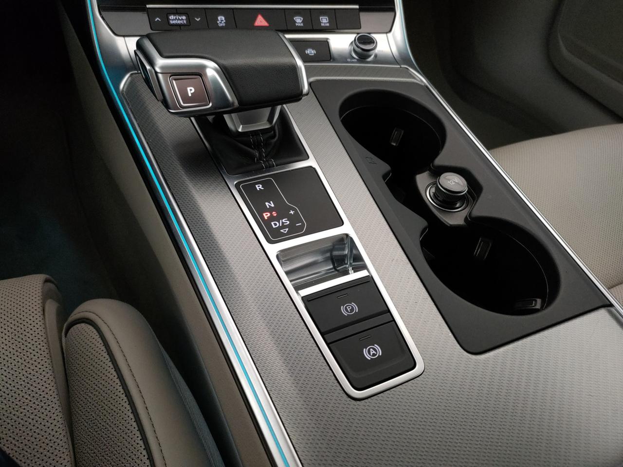 Audi A6 Avant 45 3.0 tdi mhev 48V S line edition quattr