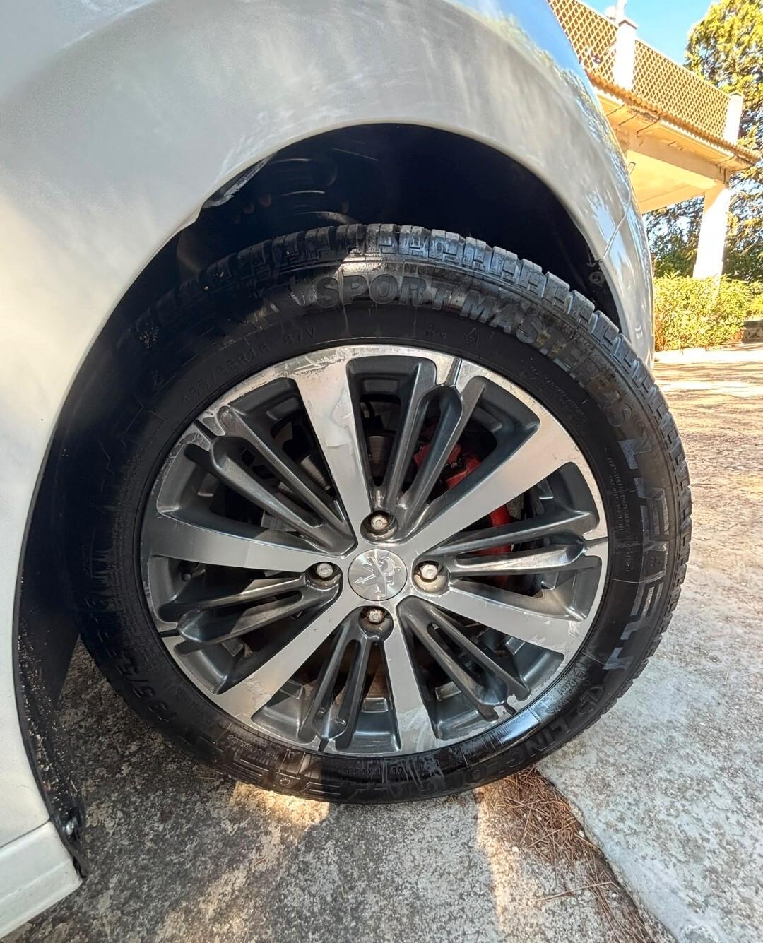 Peugeot 208 1.4 HDi 68 CV 5 porte Allure