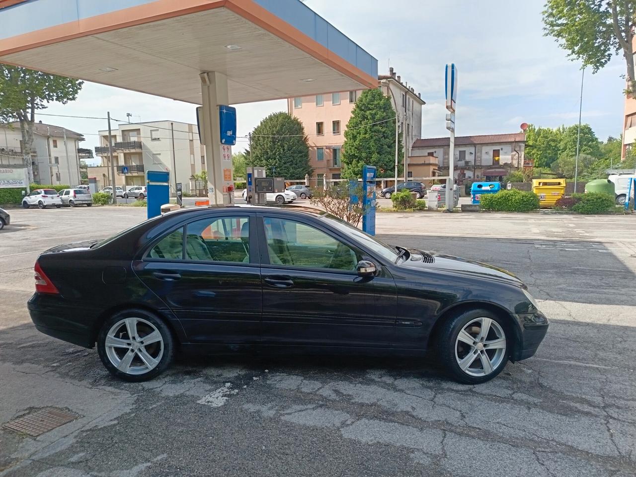 Mercedes-benz C 220 CDI 2004 ok neo patente