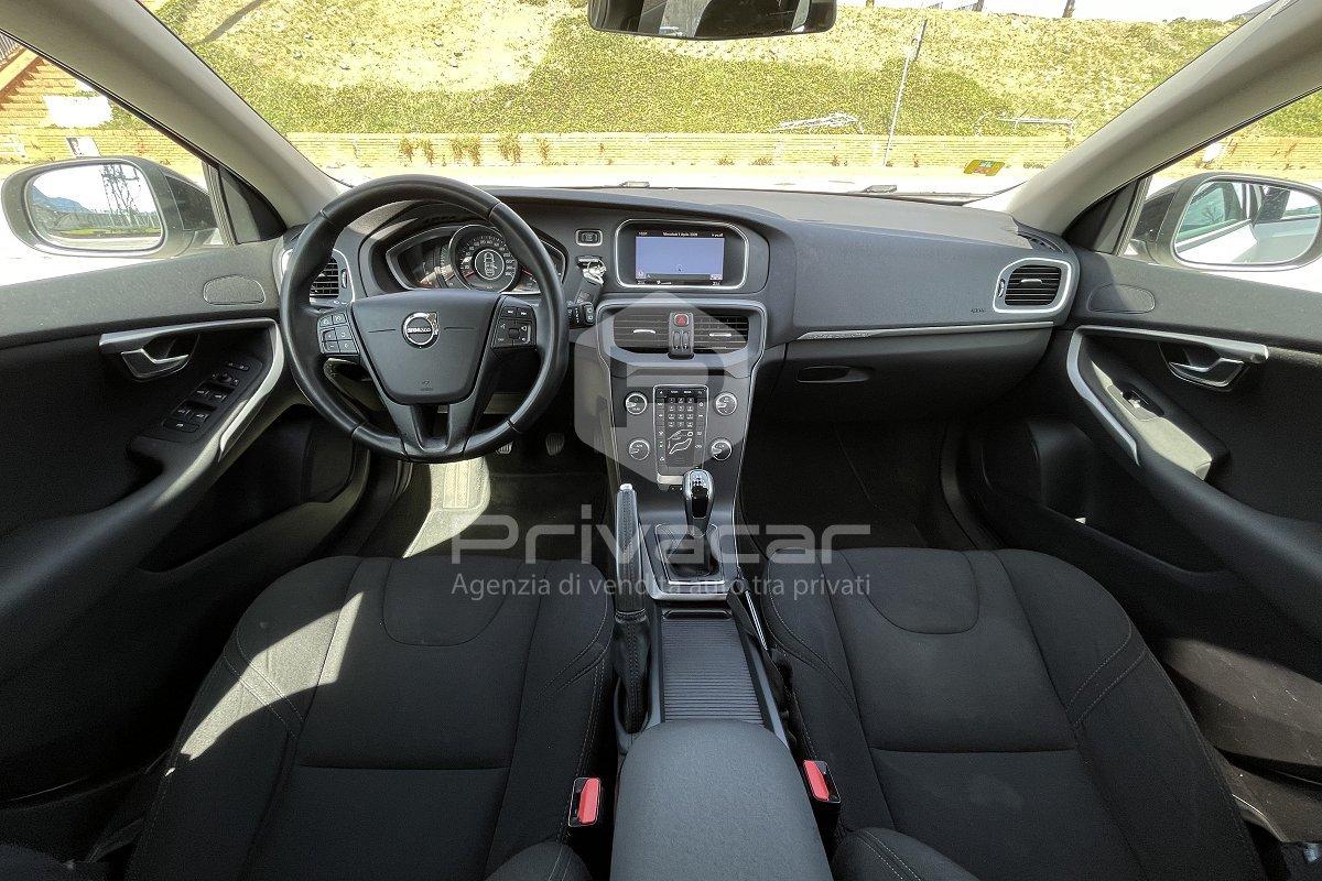 VOLVO V40 Cross Country D2 Momentum