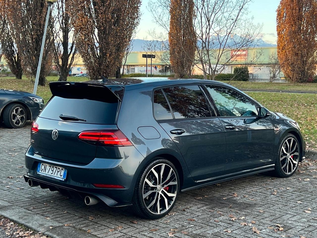 Volkswagen Golf GTI Performance 2.0 245 CV TSI DSG 5p.
