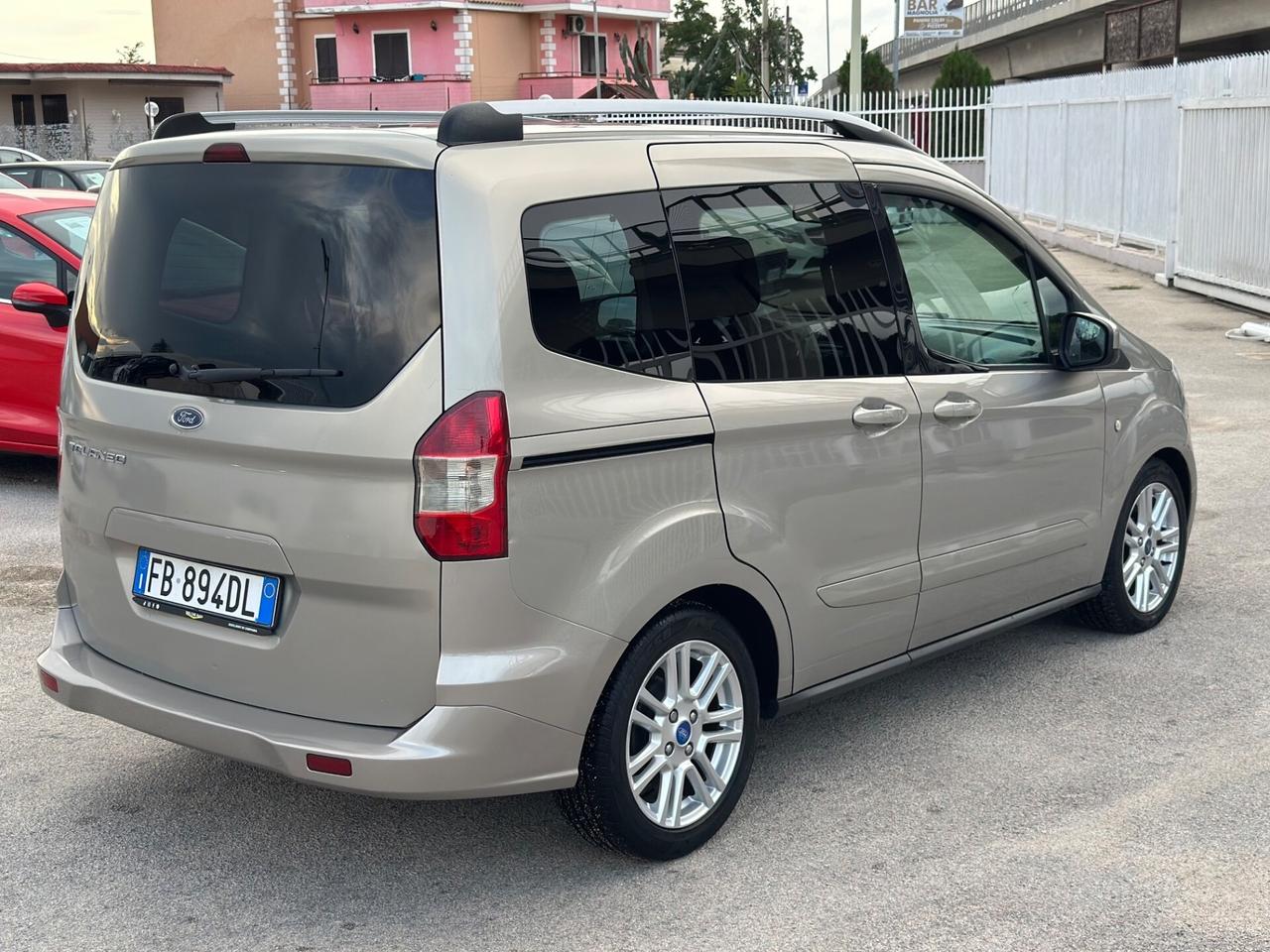Ford Tourneo Courier 2015 1.6 TDCI 95 CV Titanium