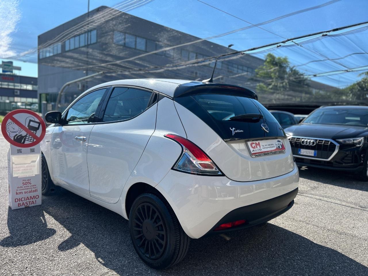 Lancia Ypsilon 1.0 firefly hybrid Silver s&s 70cv