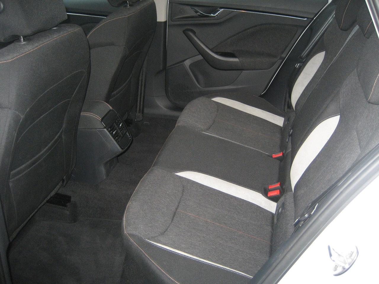 Skoda Kamiq 1.0 TSI 110 CV DSG Black Dots