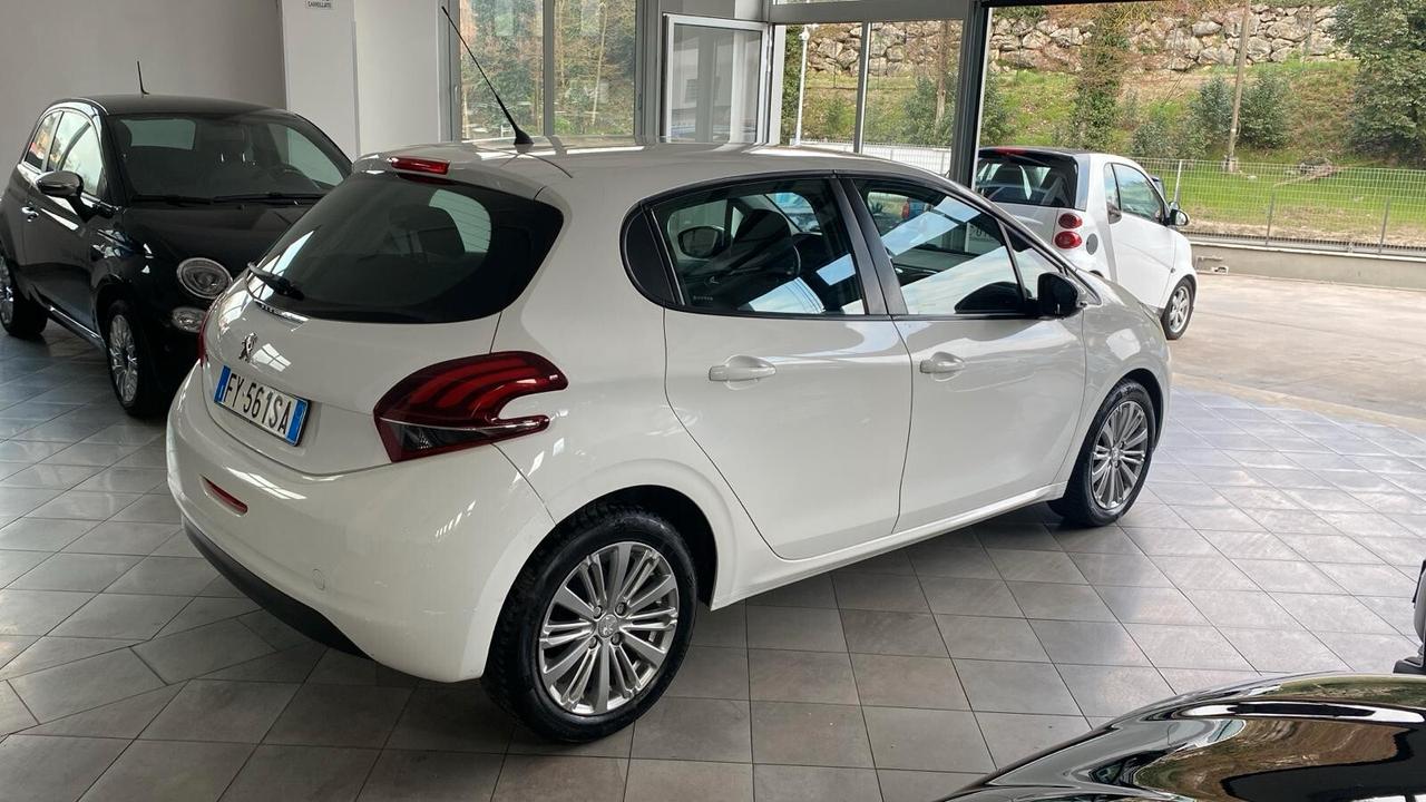 Peugeot 208 PureTech 82 5p. GPL Allure