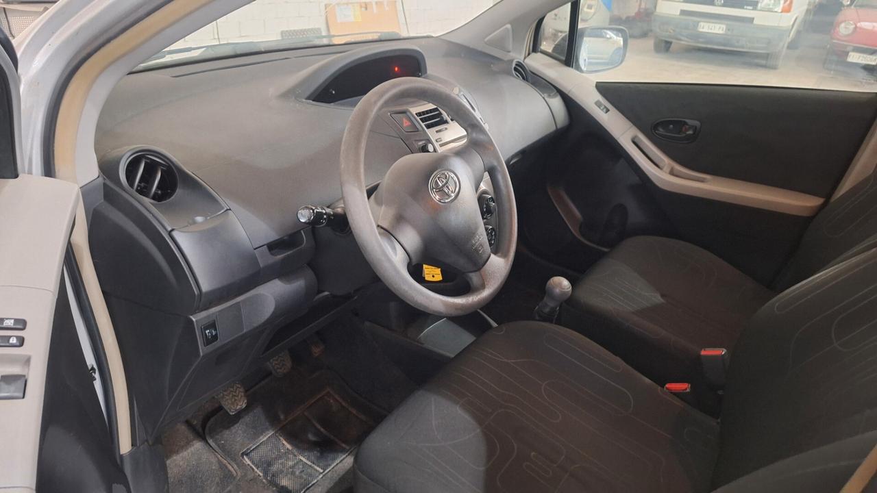 Toyota Yaris 1.0 5 porte Sol