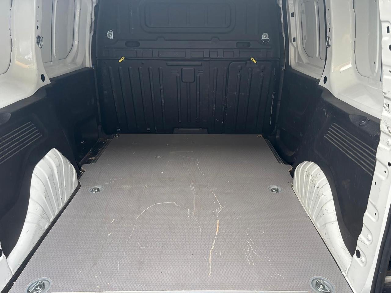 Peugeot Partner 1.5 102 cv anno 2021 con 92000 km