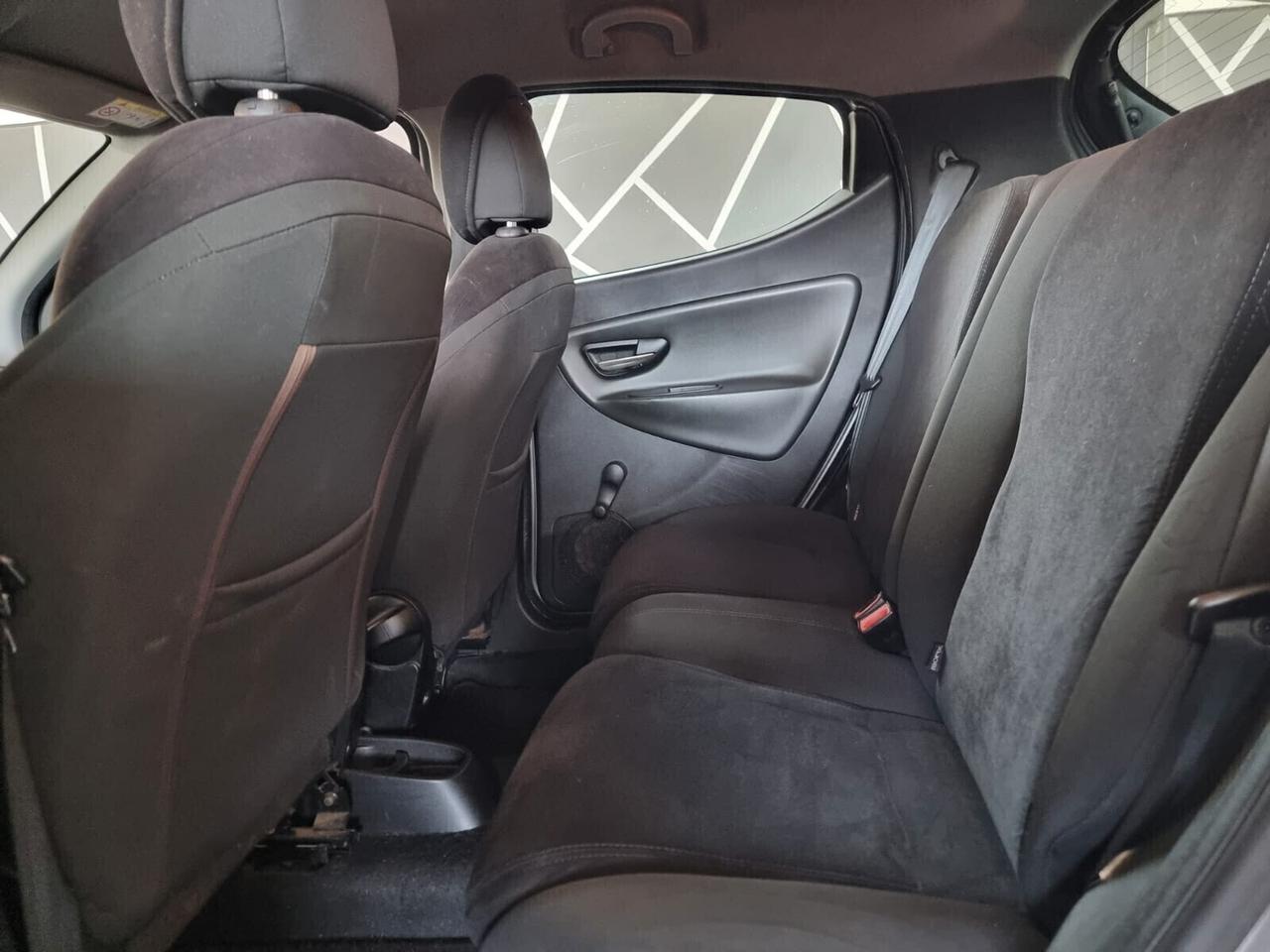 Lancia Ypsilon 0.9 TwinAir 85 CV 5 porte Metano Ecochic NEOPATENTATI