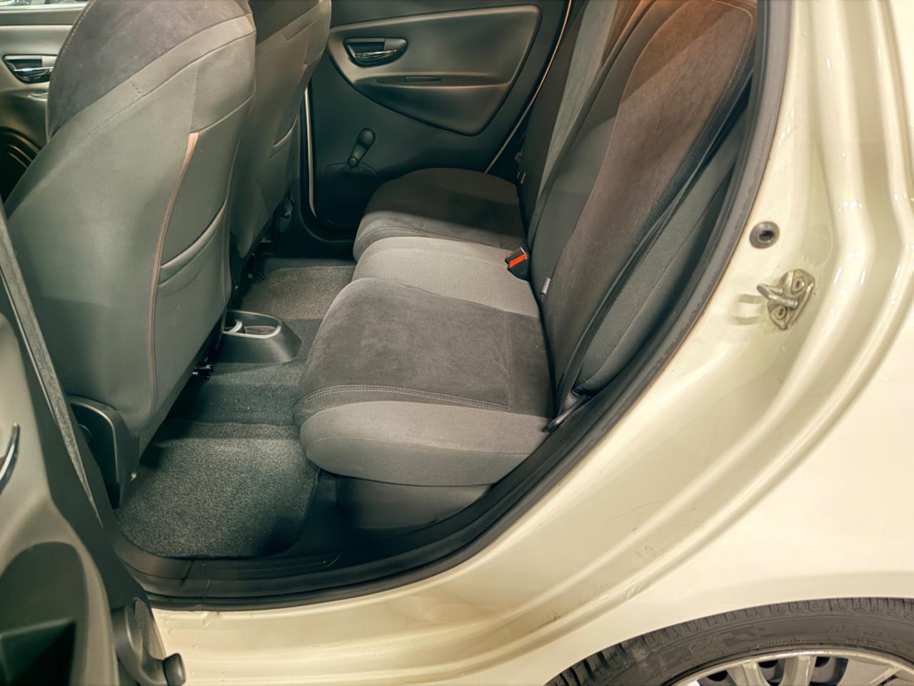 Lancia Ypsilon 1.2 69 CV 5 porte S&S Platinum