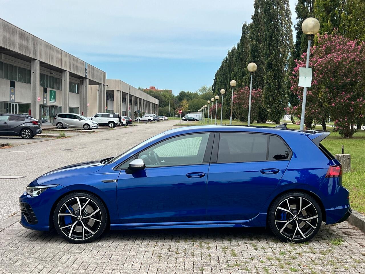 Volkswagen Golf 8 R 2.0 TSI DSG 4Motion AKRAPOVICH