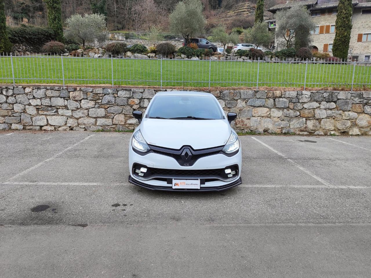 RENAULT Clio TCe 220 EDC R.S. TROPHY Akrapovic + MAXTON