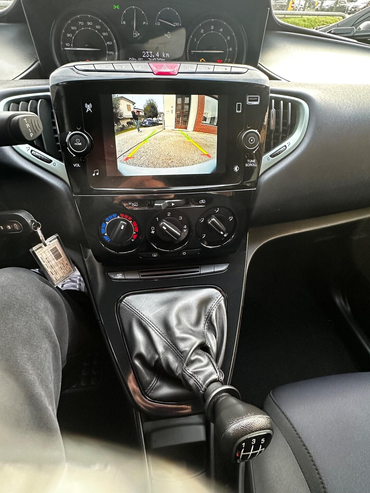 Lancia Ypsilon 1.0 FireFly 5 porte S&S Hybrid Platino Plus